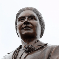 bronze statue of Adelfa Callejo