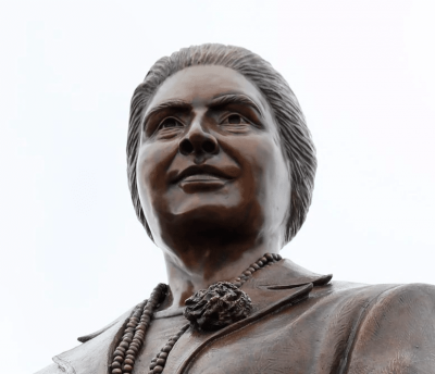 bronze statue of Adelfa Callejo