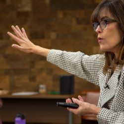 latina Leadership and negotiation strategist Elizabeth Suarez aims to empower women to obtain more money and recognition and become better negotiators.
