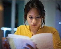 Latina reading magazine